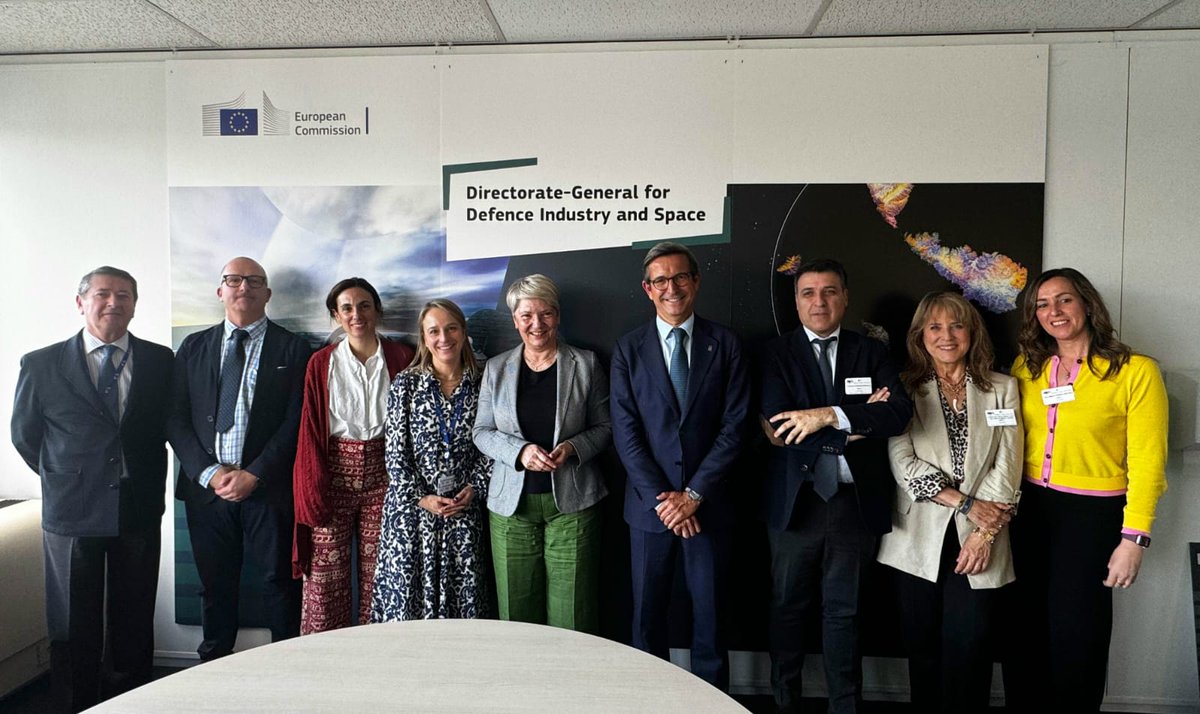 Jorge Paradela (@paradelajsr) on Twitter photo <a href="/Chatzimarkakis/">Jorgo Chatzimarkakis</a> <a href="/H2Europe/">Hydrogen Europe</a> <a href="/EnergiaAnd/">Agencia Andaluza de la Energía</a> <a href="/AndaluciaJunta/">Junta de Andalucía</a> <a href="/IndustriaAnd/">Consejería de Industria, Energía y Minas</a> <a href="/JdABruselas/">Delegación en Bruselas</a> <a href="/JuanMa_Moreno/">Juanma Moreno</a> <a href="/nat_magaz/">Natalia Márquez</a> <a href="/SolarPowerEU/">SolarPower Europe</a> <a href="/SolarWalburga/">Walburga Hemetsberger</a> Una semana después de participar en la Feria Internacional de Defensa y Seguridad, <a href="/FEINDEF_/">FEINDEF</a>, nos reunimos con los responsables de la Dirección General de #Defensa, Industria y Espacio de la <a href="/EU_Commission/">European Commission</a> para abordar los desafíos de esta industria y las fortalezas de #Andalucía <a href="/Chatzimarkakis/">Jorgo Chatzimarkakis</a> <a href="/H2Europe/">Hydrogen Europe</a> <a href="/EnergiaAnd/">Agencia Andaluza de la Energía</a> <a href="/AndaluciaJunta/">Junta de Andalucía</a> <a href="/IndustriaAnd/">Consejería de Industria, Energía y Minas</a> <a href="/JdABruselas/">Delegación en Bruselas</a> <a href="/JuanMa_Moreno/">Juanma Moreno</a> <a href="/nat_magaz/">Natalia Márquez</a> <a href="/SolarPowerEU/">SolarPower Europe</a> <a href="/SolarWalburga/">Walburga Hemetsberger</a> Una semana después de participar en la Feria Internacional de Defensa y Seguridad, <a href="/FEINDEF_/">FEINDEF</a>, nos reunimos con los responsables de la Dirección General de #Defensa, Industria y Espacio de la <a href="/EU_Commission/">European Commission</a> para abordar los desafíos de esta industria y las fortalezas de #Andalucía