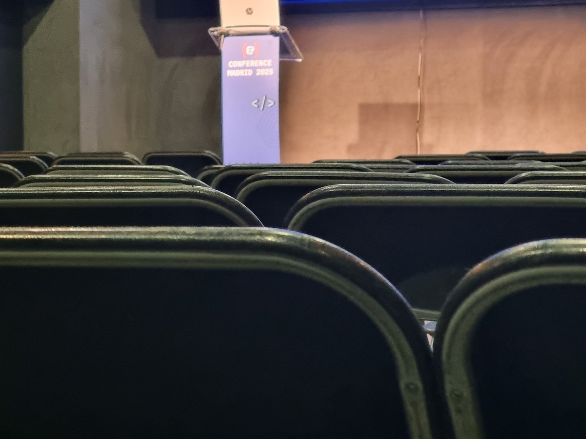 DjevaLoperka's tweet image. Switching to non-WordPress community for a few days and spreading the word about magic @wpcli 🥰
#CodemotionMadrid25