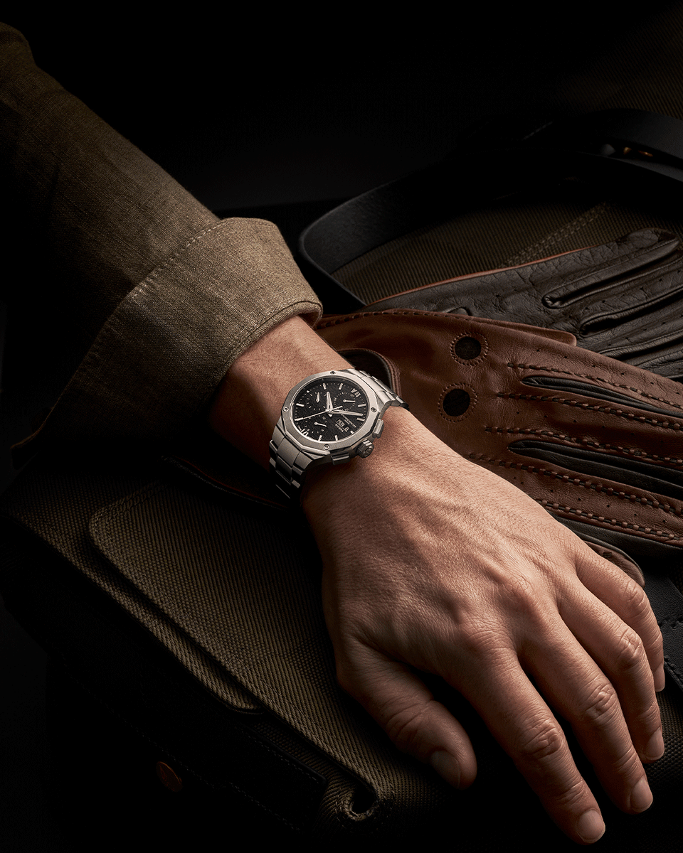 Chronoflam's tweet photo. Time to have a look at the Riviera 10825 featuring a striking black dial with white accents, a day-date chronograph, and a sleek 41mm stainless steel case. With its interchangeable strap system, this timepiece effortlessly adapts to any occasion. 

#BaumeEtMercier https://t.co/ZX40P7llof