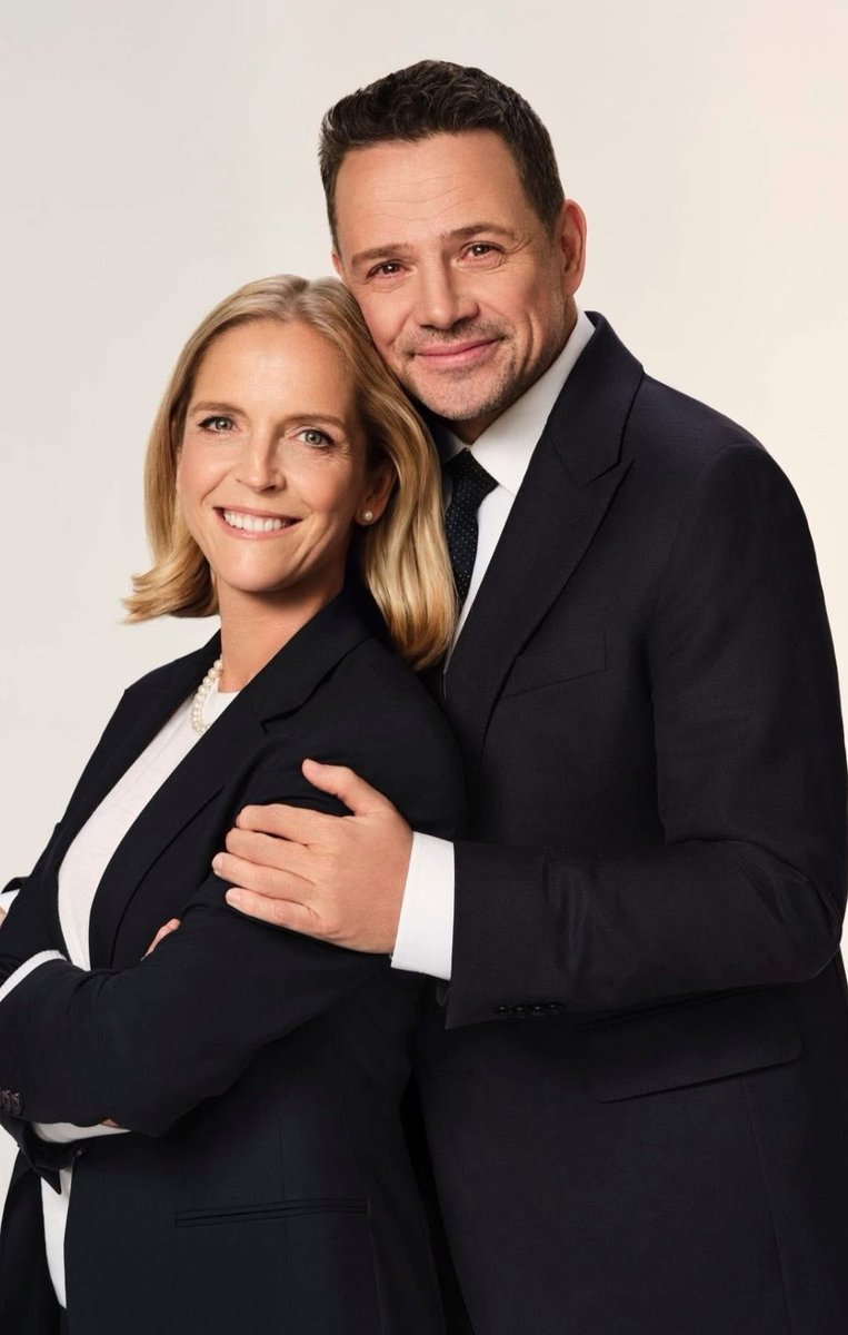 Takiej pary Prezydenckiej potrzebuje dziś Polska. 

On wykształcony, doświadczony, niekonfrontacyjny, człowiek dialogu. Ona mądra, empatyczna, wspierająca, z silnym głosem w ważnych dla kobiet sprawach. 

Nie zmarnujmy tej szansy!

#Trzaskowski2025