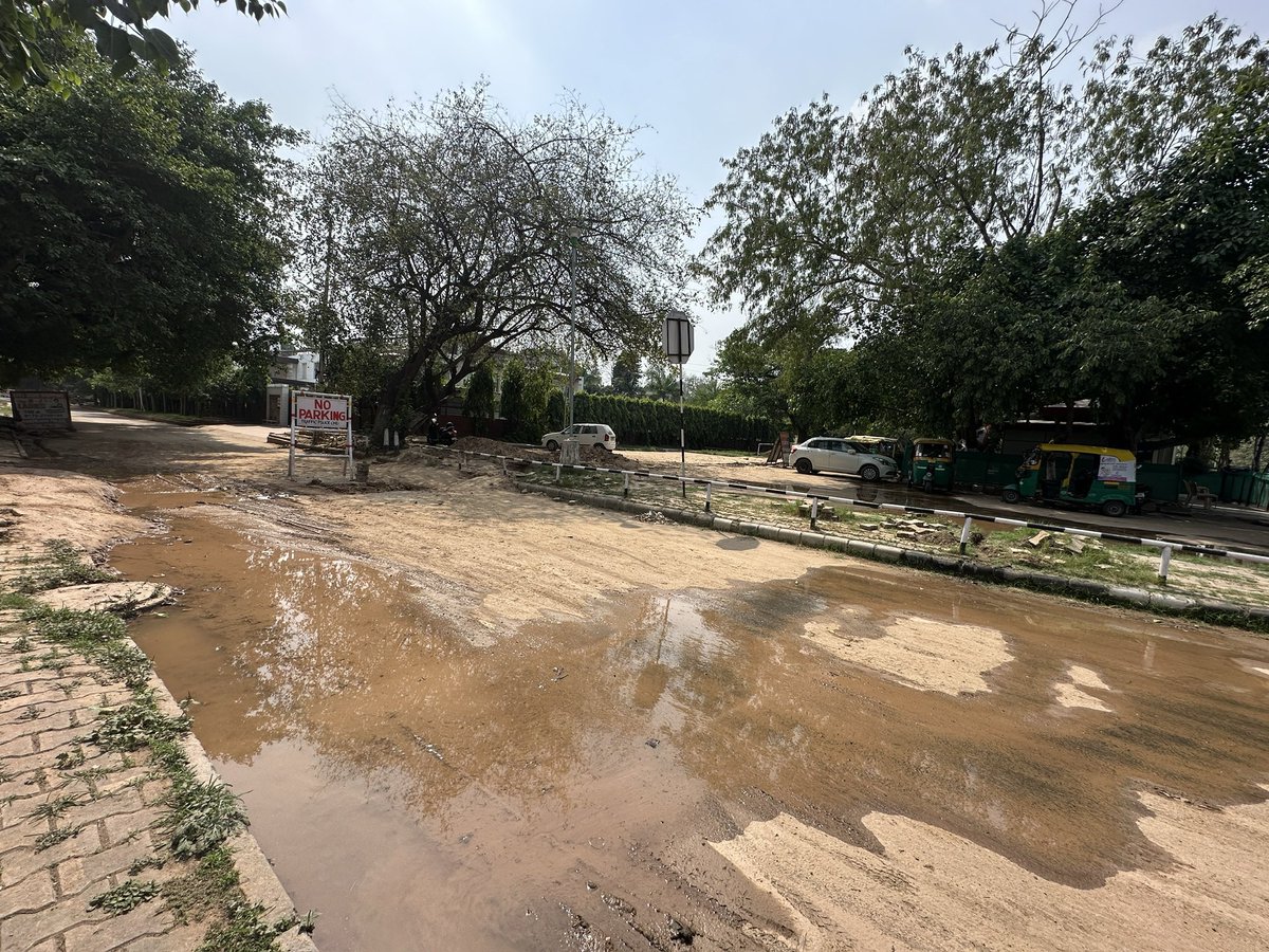 siddharth45's tweet photo. This is the awful state of our ‘City Beautiful’ at the landmark #Sukhnalake entrance in Sector 5, #Chandigarh. One can only imagine what other parts of the city look like. The road remains shut with water.
@Gulab_kataria @chandigarh_admn @dc_chd @MCChandigarh @maheshsidhubjp https://t.co/es4ERmBh7W