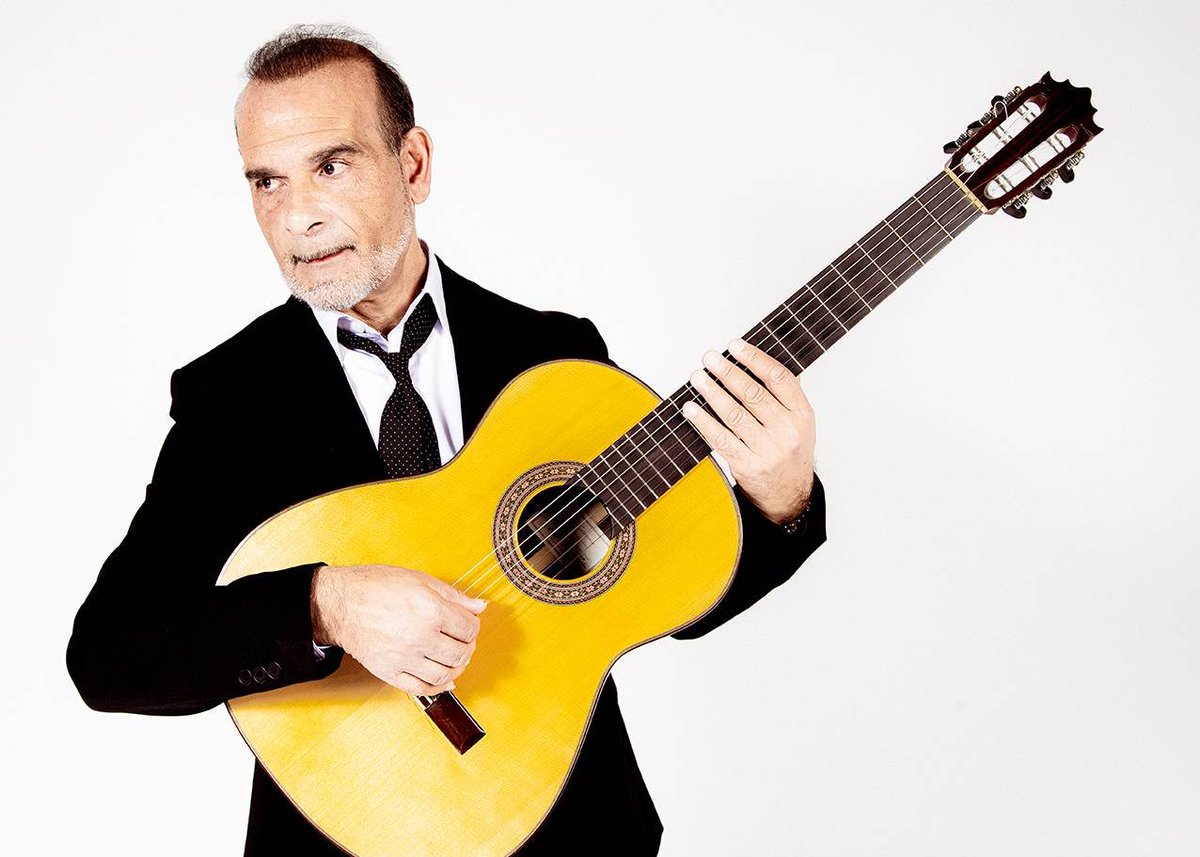 Ya está disponible «Laberinto de luz», el nuevo álbum del guitarrista Juan Carmona en la encrucijada del flamenco y el jazz.

Escucha «Laberinto de luz» en tu plataforma preferida.
🎧💿➡ orcd.co/juancarmonalab…