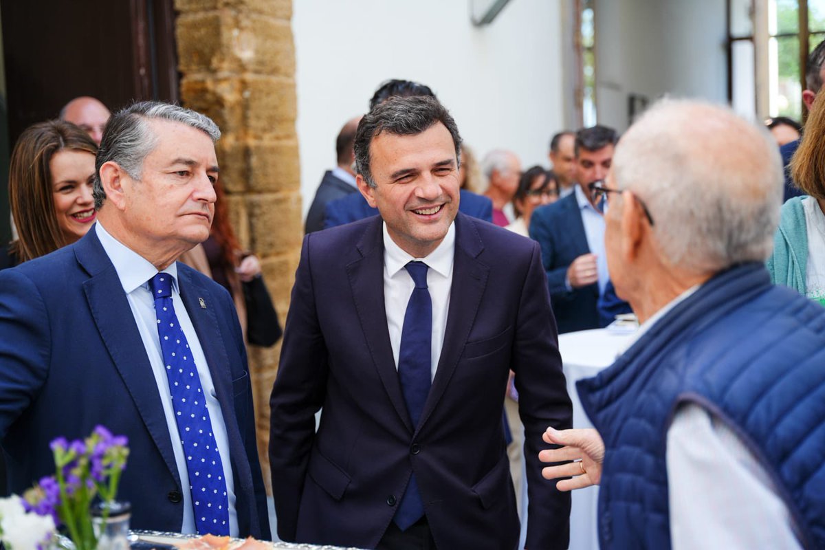 antoniosanz's tweet image. Celebramos el #DíadeInternet con actividades de capacitación digital para mayores y escolares organizadas por @AgenciaDigAnd.
#VuelaSinLímites a través de webinars, talleres y acciones formativas lleva el aprendizaje digital a cada rincón de #Andalucía.