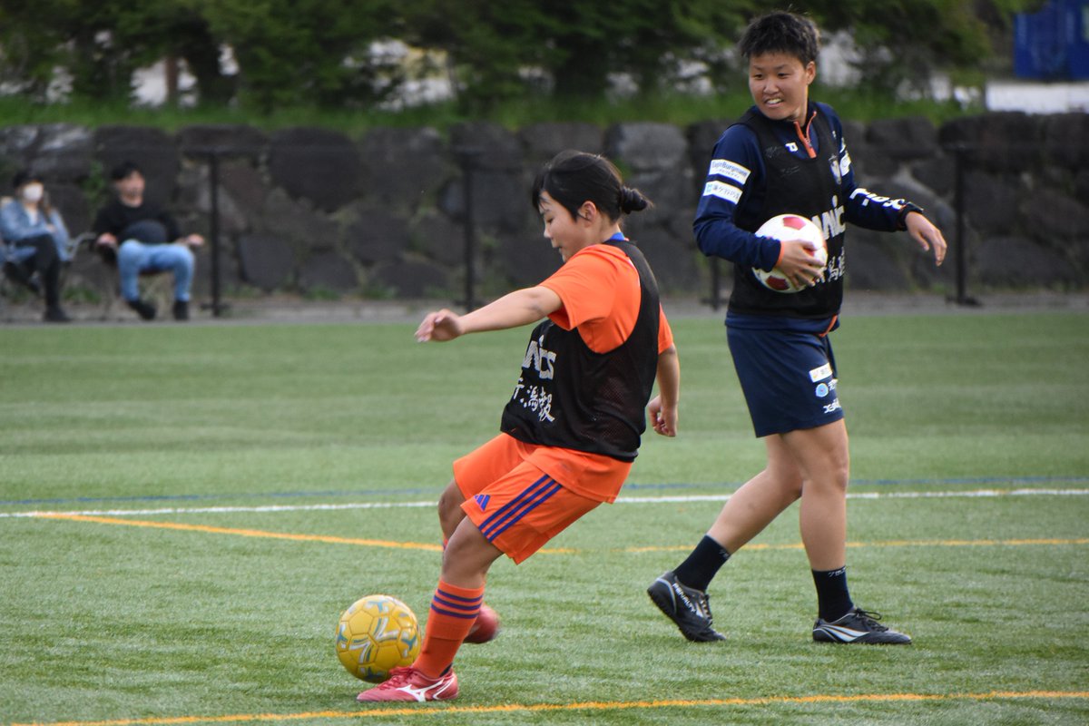 アルビレックス新潟レディース (@albirexl) on Twitter photo /
5/22(木)『#やさしいサッカー教室』&『#ガールズアドバンス』参加予定選手のお知らせ😉
\
⏰17:30-18:45
🏟#新潟県スポーツ公園
やさサカ🟠#那須野陽向 選手
アドバンス🔵#白沢百合恵 選手、#ナムスンウン 選手
お申込み💁
albirex-niigata-ladies.com/news/2025-4-5-…
#albirexL #albirex #アルビレディース /
5/22(木)『#やさしいサッカー教室』&『#ガールズアドバンス』参加予定選手のお知らせ😉
\
⏰17:30-18:45
🏟#新潟県スポーツ公園
やさサカ🟠#那須野陽向 選手
アドバンス🔵#白沢百合恵 選手、#ナムスンウン 選手
お申込み💁
albirex-niigata-ladies.com/news/2025-4-5-…
#albirexL #albirex #アルビレディース