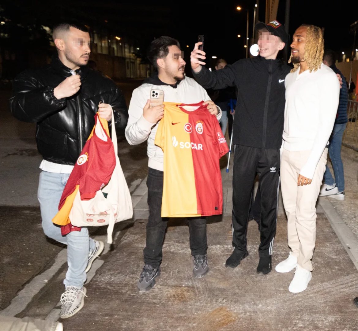 UltraGala🦁 tweet media