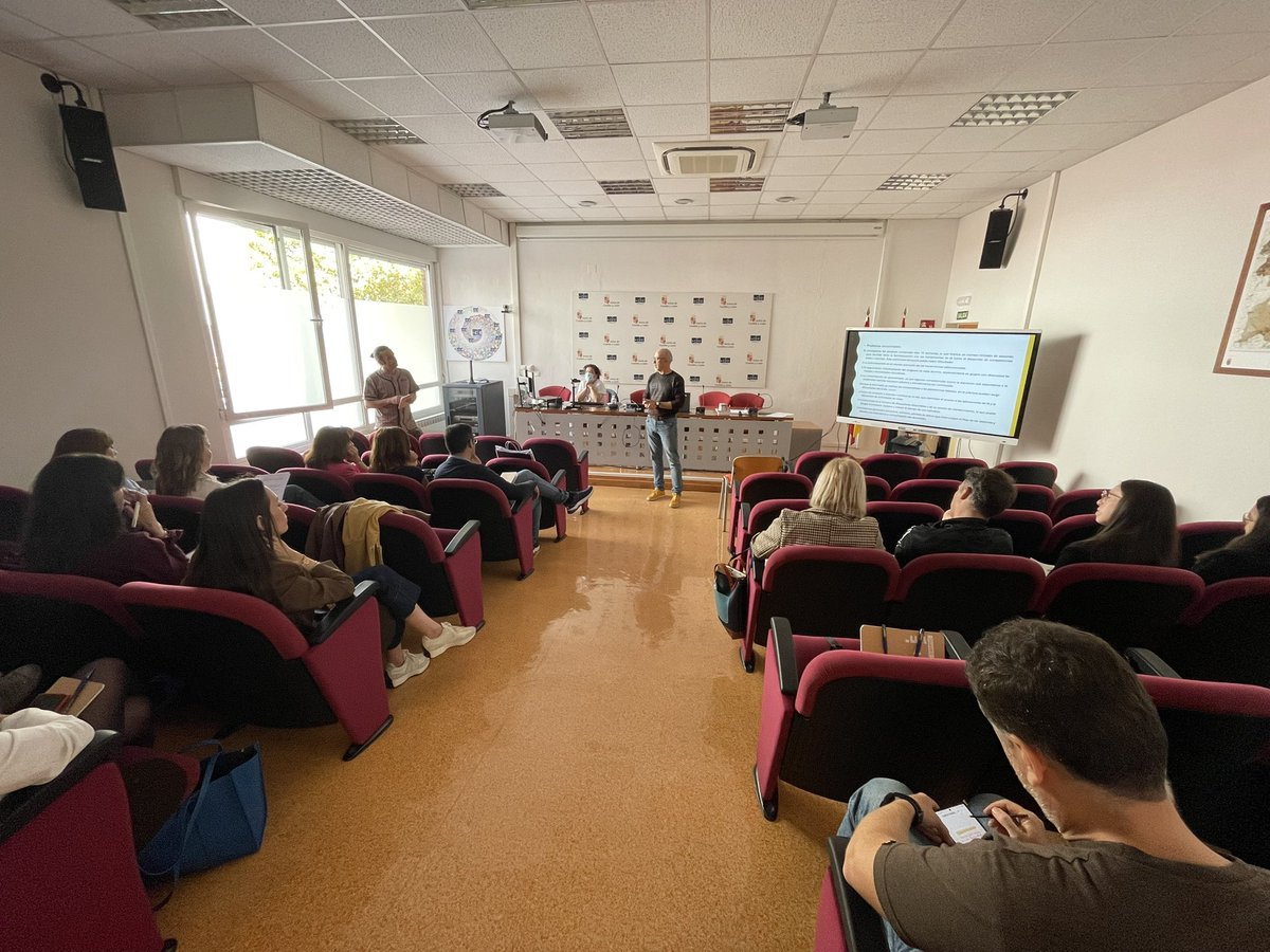 crfptic's tweet photo. Hoy finalizamos el PIE LAB-IA en la sesión final con los docentes de Primaria. Compartimos nuestros proyectos, experiencias y conclusiones del proyecto.
#PIE_LABIA #innovacion #proyectosinnovacioneducativa @educacyll https://t.co/7xwJQtZdd1