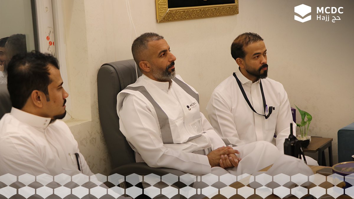 الرئيس التنفيذي لقطاع #الحج بـ #شركة_مكة د. محمد حكيم مجتمعًا مع #مكتب_شؤون_حجاج_الفلبين لبحث الترتيبات اللوجيستية وتسليم #بطاقة_نسك للحجاج

Dr. Mohammed Hakim #MCDC_Hajj CEO, met with the Philippines #Hajj Mission to discuss logistics &amp; #Nusuk_Card delivery to pilgrims