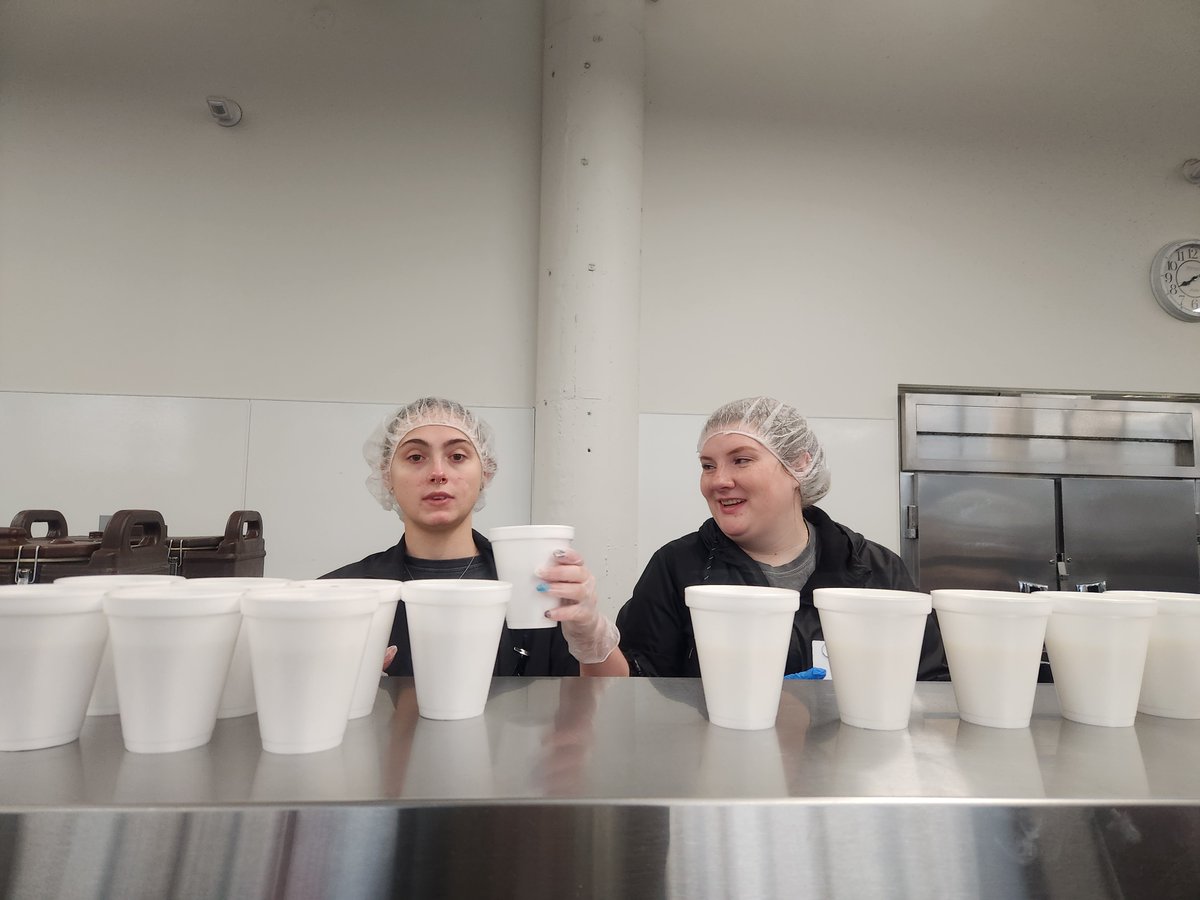 CherryStMission's tweet image. Serving With Heart 💕🍽️
Tiffin University (@TiffinU) students served, fasted, slept outside, and donated—all to experience homelessness first hand and support Cherry Street Mission. Grateful for their compassion! ❤️👏
#ServingWithHeart #WalkInTheirShoes