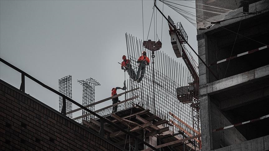 🏗️Binalardaki deprem hasarlarından inşaat ustalarını da sorumlu tutacak düzenlemede sona gelindi

⚠️Düzenleme çıktığında mesleki yeterlilik veya ustalık yetki belgesi kaydı olmayan hiçbir usta şantiyelerde görev alamayacak

v.aa.com.tr/3573609