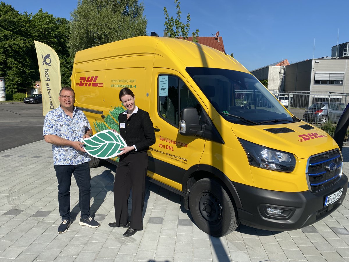 Deutsche Post und DHL News für Bayern und BaWü (@dpdhl_muc) on Twitter photo 🚛🌱 Nachhaltige Logistik braucht starke Partnerschaften: In #Reutlingen haben wir mit knapp 30 Speditionen aus BaWü über alternative Antriebe diskutiert – von Bio-CNG über E-LKW bis Wasserstoff. Gemeinsam machen wir Transport grüner! <a href="/DeutschePostDHL/">Deutsche Post und DHL News</a> #GoGreen #Nachhaltigkeit 🚛🌱 Nachhaltige Logistik braucht starke Partnerschaften: In #Reutlingen haben wir mit knapp 30 Speditionen aus BaWü über alternative Antriebe diskutiert – von Bio-CNG über E-LKW bis Wasserstoff. Gemeinsam machen wir Transport grüner! <a href="/DeutschePostDHL/">Deutsche Post und DHL News</a> #GoGreen #Nachhaltigkeit