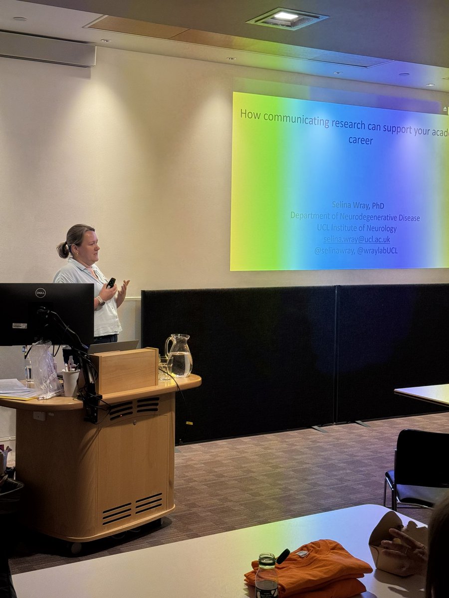 ARUKThamesV's tweet image. Yesterday, ECRs heard from @AlzResearchUK leaders Selina Wray & Emma Mead on communicating dementia research to the public. Powerful stories from volunteers & a workshop by Quang Tran left them inspired by the real-world impact of their work #foracure