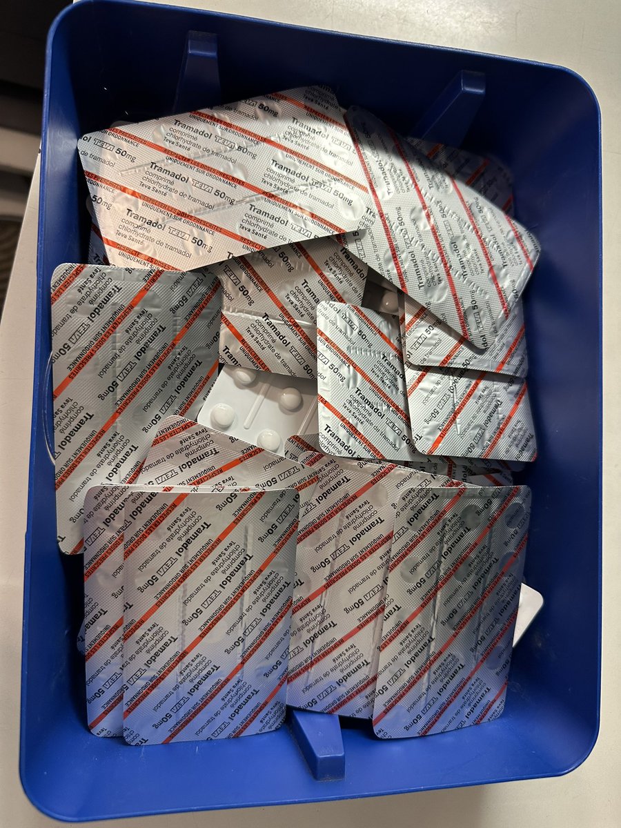 12 boîtes de tramadol 50, validité oct 26 pour la plupart 
Si c’est pas malheureux 
Les patients sont un mystère pour moi, je ne comprends pas…