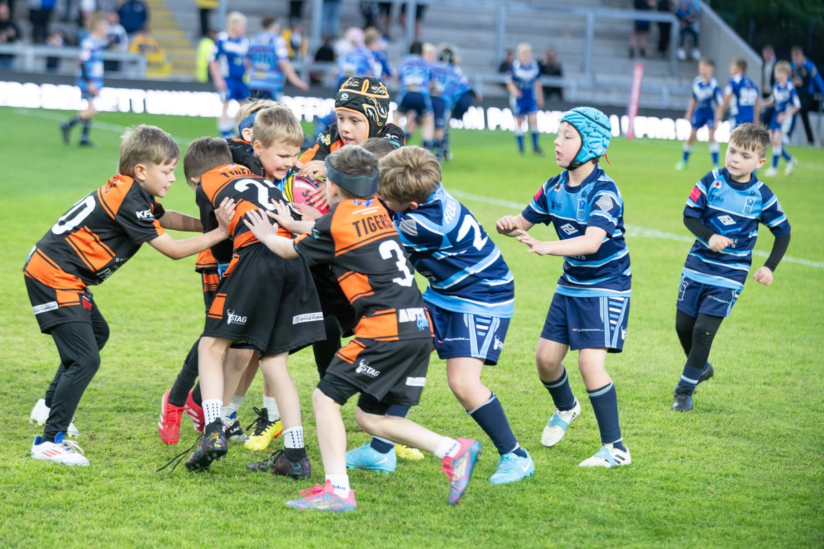 Leeds Rhinos Foundation (@rugbyleeds) on Twitter photo ๐ธ ๐๐๐ฅ๐๐ โ๐๐๐๐ฅ ๐๐๐๐ ๐ฃ๐๐๐ค
Another brilliant night at AMT Headingley seeing community teams and schools joining in the match day activities at <a href="/leedsrhinos/">Leeds Rhinos</a>.
See a full gallery ๐tinyurl.com/2s3ufb84 ๐ธ ๐๐๐ฅ๐๐ โ๐๐๐๐ฅ ๐๐๐๐ ๐ฃ๐๐๐ค
Another brilliant night at AMT Headingley seeing community teams and schools joining in the match day activities at <a href="/leedsrhinos/">Leeds Rhinos</a>.
See a full gallery ๐tinyurl.com/2s3ufb84