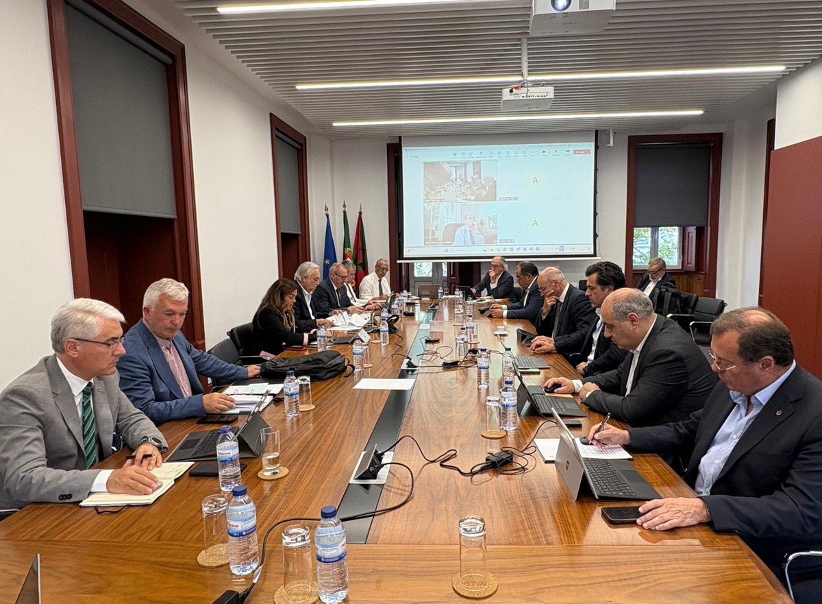 O Conselho Diretivo da ANMP está reunido em Coimbra. Em análise estão assuntos relevantes para os municípios, entre os quais as novas regras da classificação do solo, as viaturas entregues aos corpos de bombeiros e a investigação ao apagão ibérico do passado dia 28 de abril.