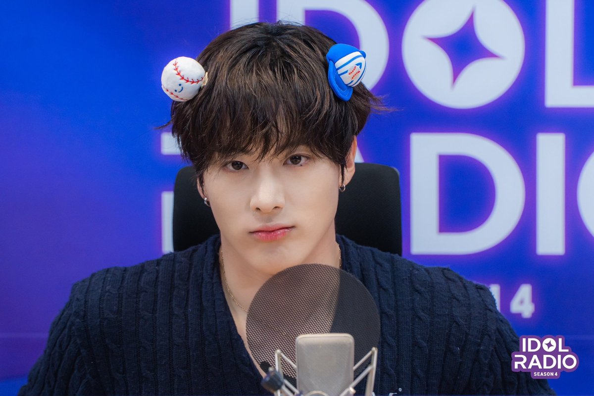 idolradiokorea's tweet photo. [#아이돌라디오4 앨범 250519]

📸EP122. Attention‼️엑신 아돌라💥전.격.출.연💥 with X:IN (DJ 에릭)

충격‼️천사 강아지 실존🐶🪽💕

@THEBOYZ_officl

#MBC #IDOLRADIO #아이돌라디오 #THEBOYZ #더보이즈 #에릭 https://t.co/vueCAFFwYx