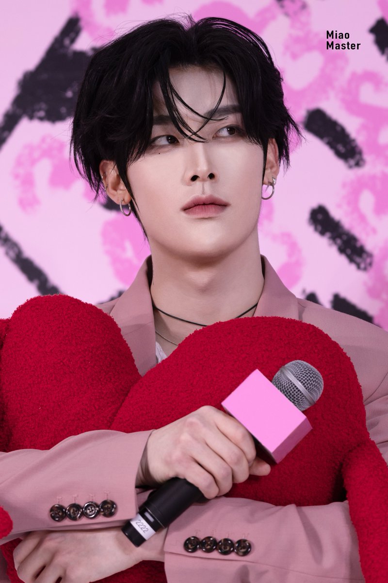 ririjiangR's tweet image. #리키 #RICKY #リッキー #沈泉锐
HBD to this babycat🫳🏻
21岁生日快乐我们Ricky,要开心健康。
#520개의_별보다_더빛나는_리키
#MuseOfMayRICKY
