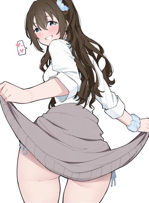 腰巻きで隠れて履いてないように見えそうですよね 