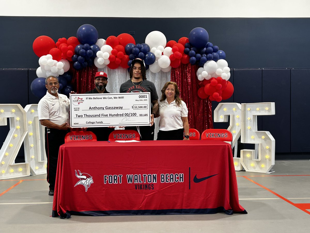 FWB_Athletics's tweet image. Congratulations to Anthony Gassaway! Special thank you to Future Stars for the $2500 scholarship and always supporting our youth! #GRIT @vikingtdc @FWB_FB @getthecoast