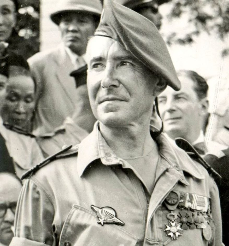 TheatrumBelli's tweet image. IN MEMORIAM
Général Pierre Mengus (décédé le 20 mai 1987).
Il transforma le 35e RAD en une unité d'#artillerie #parachutiste : 35e RALD puis #35eRAP qui servira notamment à #DiênBiênPhu.
theatrum-belli.com/in-memoriam-ge…

@11eBP 
@35eRAP_CDC