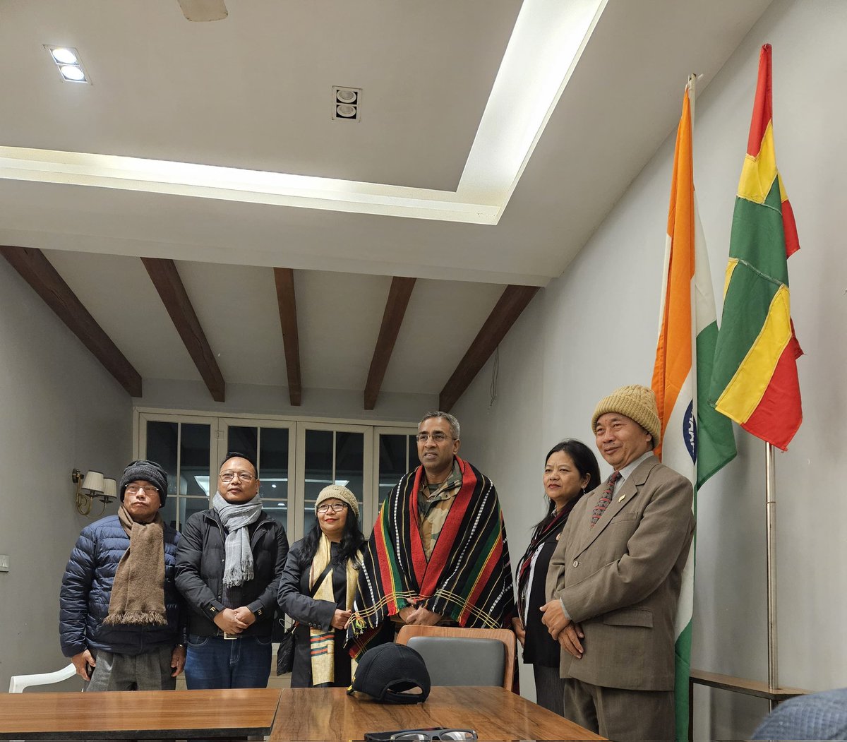The #Zomi flag is part of our cultural identity, not a threat. <a href="/official_dgar/">The Assam Rifles</a>
It’s used in civil society events, and even in meetings with Indian military officials.

You can't criminalize an #identity.

This flag symbolizes history, unity, and people.
#StopThePropaganda
🧵🧵🧵👇