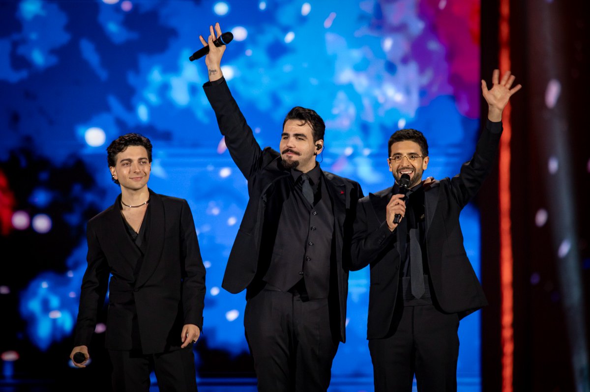 Su #Canale5 ottimi ascolti per la prima delle tre serate evento de <a href="/ilvolo/">Il Volo</a> #tuttiperunoviaggioneltempo leader negli ascolti con oltre il 21% di share e 2.700.00 spettatori