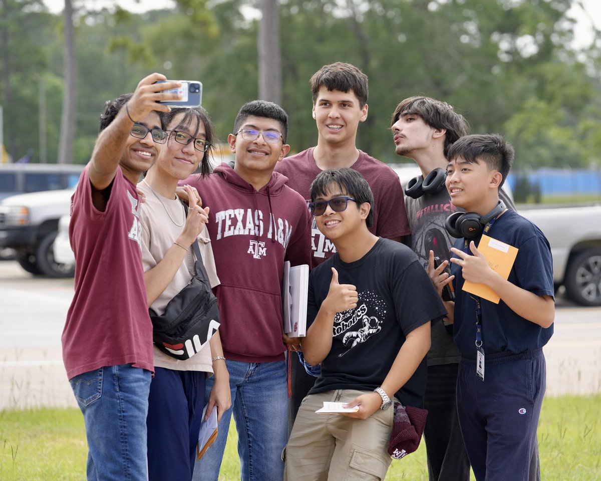 Class of 2025:
Oak Ridge High School Senior Sign Day 2025
After completing graduation rehearsal at the Cynthia Woods Mitchell Pavilion, Oak Ridge High School seniors returned to campus on Monday, May 19, 2025, to celebrate Senior Sign Day.