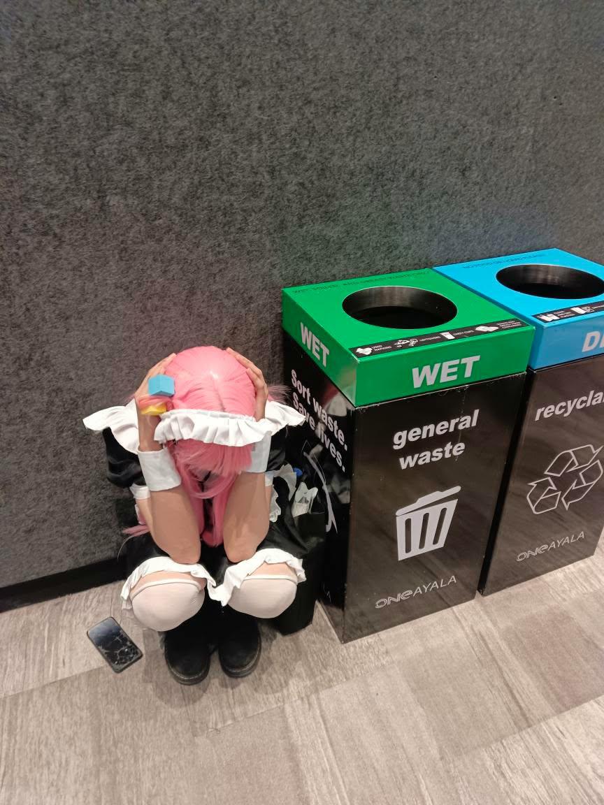 Posting cosplays is all I do now cause I'm not watching or reading any stuff at all