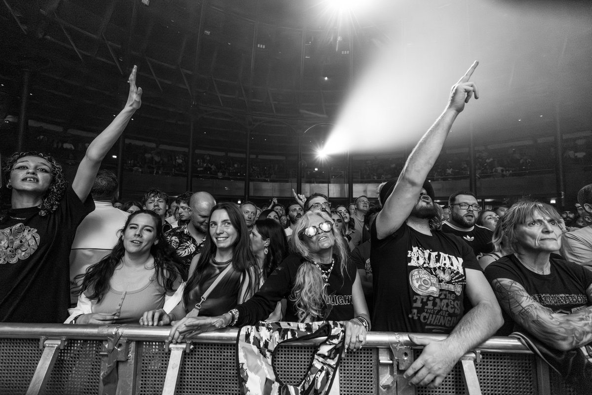 Roundhouse (@roundhouseldn) on Twitter photo Still buzzing from <a href="/Razorlight/">Razorlight</a> earlier this month 🤩
The crowd brought the vibes, the tunes were unreal, and yeah... we totally lost our voices but isn't that what a proper gig is all about?! Still buzzing from <a href="/Razorlight/">Razorlight</a> earlier this month 🤩
The crowd brought the vibes, the tunes were unreal, and yeah... we totally lost our voices but isn't that what a proper gig is all about?!