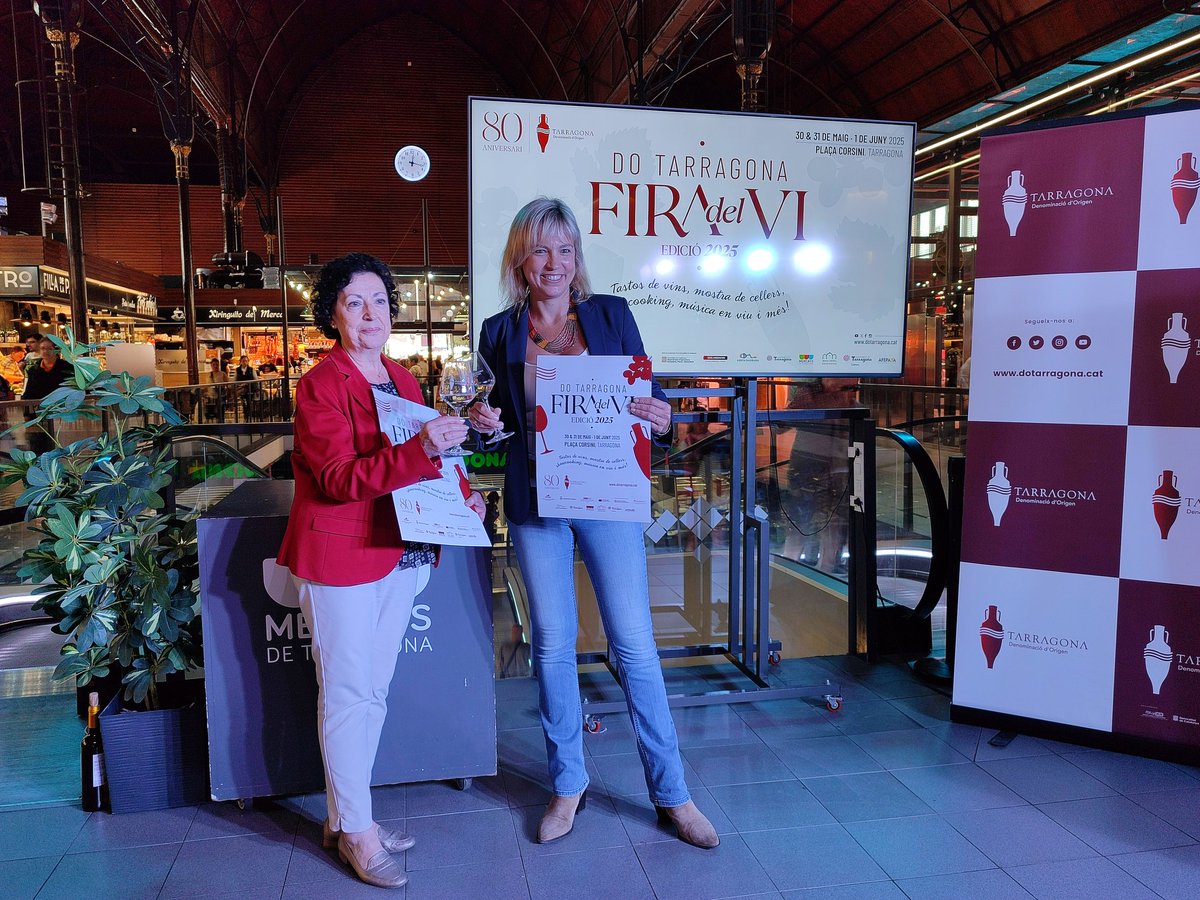 Laura Casas (@laurywinslow) on Twitter photo 🍷 La Fira del Vi arriba a #Tarragona del 30 de maig a l'1 de juny. 14 cellers de la <a href="/DOTarragona/">DO Tarragona</a> i 6 parades del Mercat Central oferiran les seves propostes a la plaça Corsini.
👉 El preu del tiquet de 5 degustacions de vi i la copa serà de 15 euros.
Informa <a href="/tarragonaradio/">Tarragona Ràdio 🟣</a>. 🍷 La Fira del Vi arriba a #Tarragona del 30 de maig a l'1 de juny. 14 cellers de la <a href="/DOTarragona/">DO Tarragona</a> i 6 parades del Mercat Central oferiran les seves propostes a la plaça Corsini.
👉 El preu del tiquet de 5 degustacions de vi i la copa serà de 15 euros.
Informa <a href="/tarragonaradio/">Tarragona Ràdio 🟣</a>.