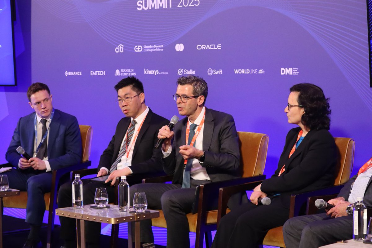 OMFIFDMI's tweet image. In our first session, experts are exploring collaboration in a shared ledger environment at OMFIF鈥檚 digital money summit 2025.
Speakers include: @Oracle, @jpmorgan, @SNB_BNS and @MAS_sg