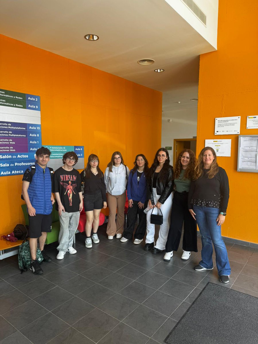 🎉 El pasado 8 de mayo recibimos al alumnado del IIS Tommaso D'Oria de Turín 🇮🇹, gracias al programa de intercambio del <a href="/galileo_ies/">IES Galileo</a> .

Una jornada llena de aprendizaje, cultura e intercambio europeo 🌍🤝

#FPInternacional #CPIFPAlanTuring #IESGalileo #Turín