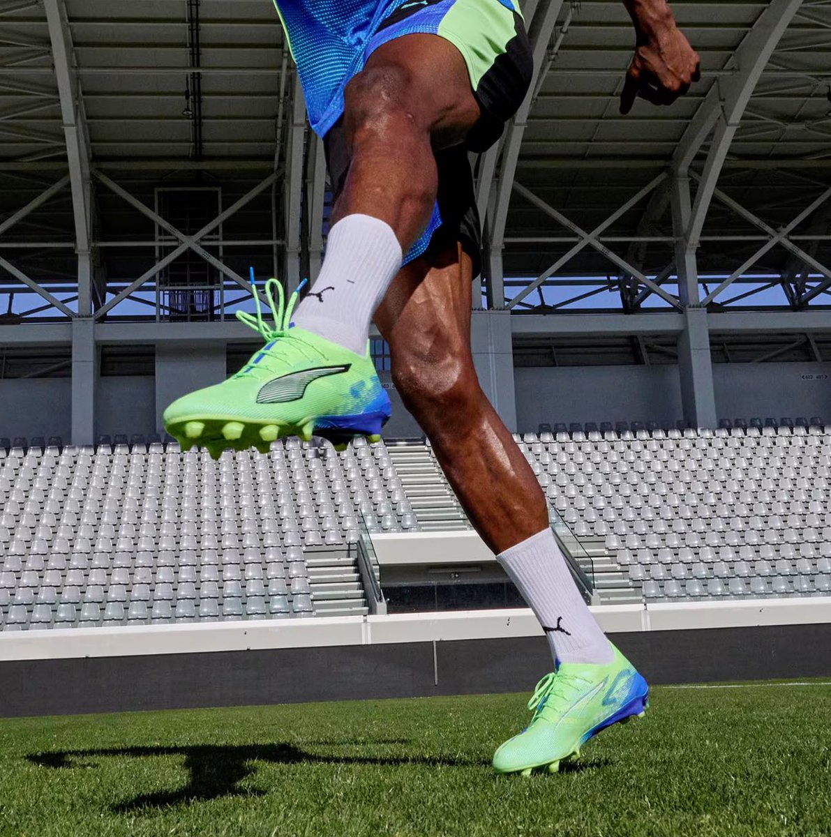 Sneaker Deals GB tweet media