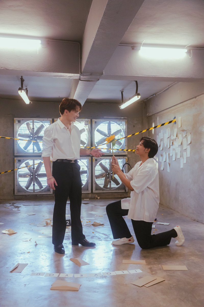 TheExMorning's tweet image. อ้ยยยย ฉากนี้มันคุ้นๆ น้าาา 🌻

📍MV out now on YouTube : GMMTV RECORDS 
🎥 Official MV : youtu.be/sZef3yFGU7o

#MorningLove_MV #TheExMorning #GMMTV 
@kristtps @stjinx_maya