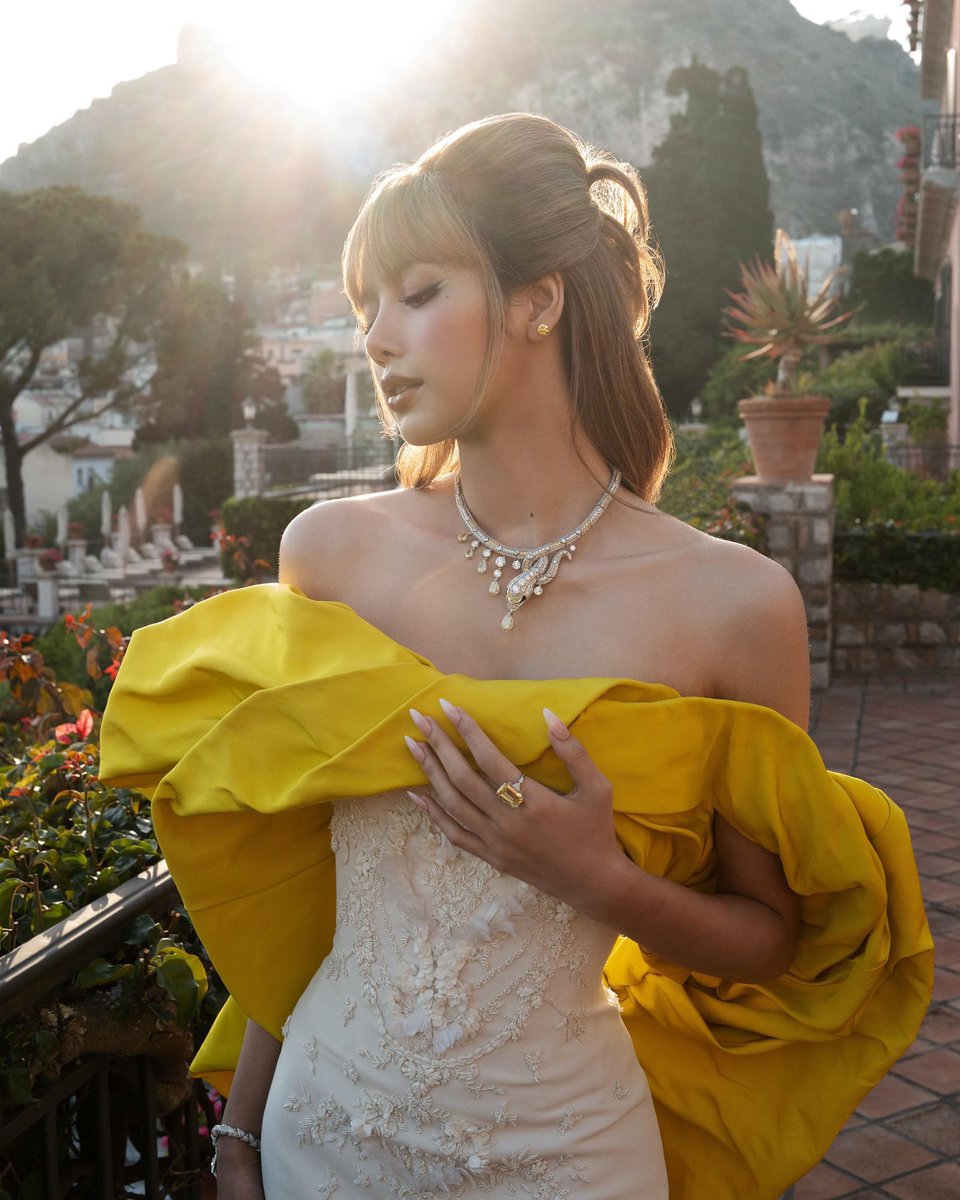 250520 | Bulgari IG Updates with #LISA

🔗• instagram.com/p/DJ3w5P9o5K2/…

LISA BVLGARI POLYCHROMA #LISAxBvlgariHighJewelry
#LISAXBVLGARI
<a href="/wearelloud/">LLOUD</a>