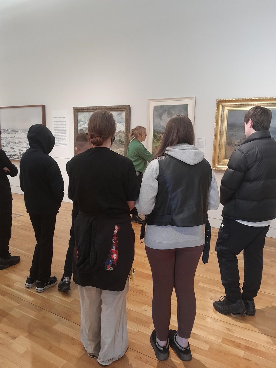 🎨 Pupils from Braeview Academy visited McManus Gallery for a brilliant tour led by Cheryl (Creative Learning Officer) and curatorial staff.

A great chance to explore Dundee’s culture &amp; learn about careers in museums and galleries!

#DYWTayCities #McManusGalleries