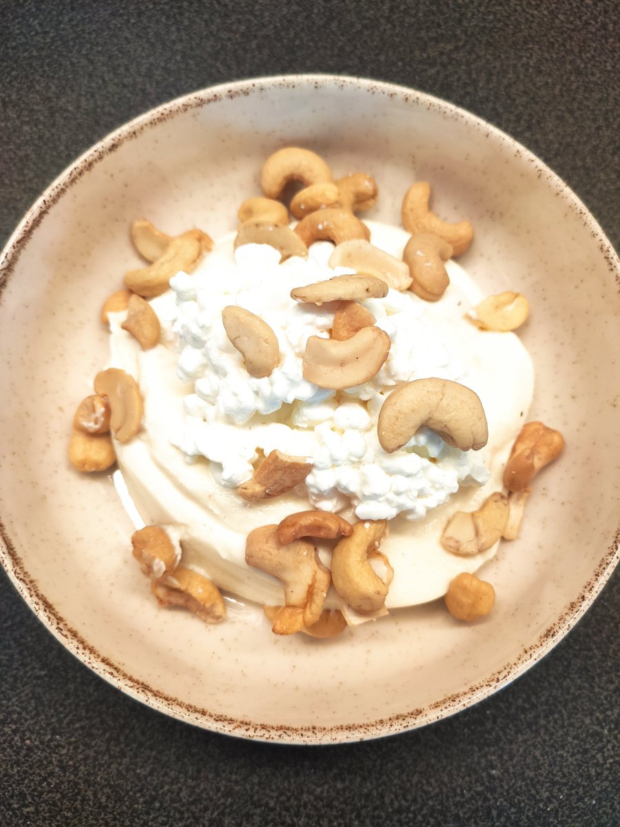 Smaksensation!!

Vaniljkvarg
Keso
Cashewnötter

Don't shoot the messenger, smaka bara!!!