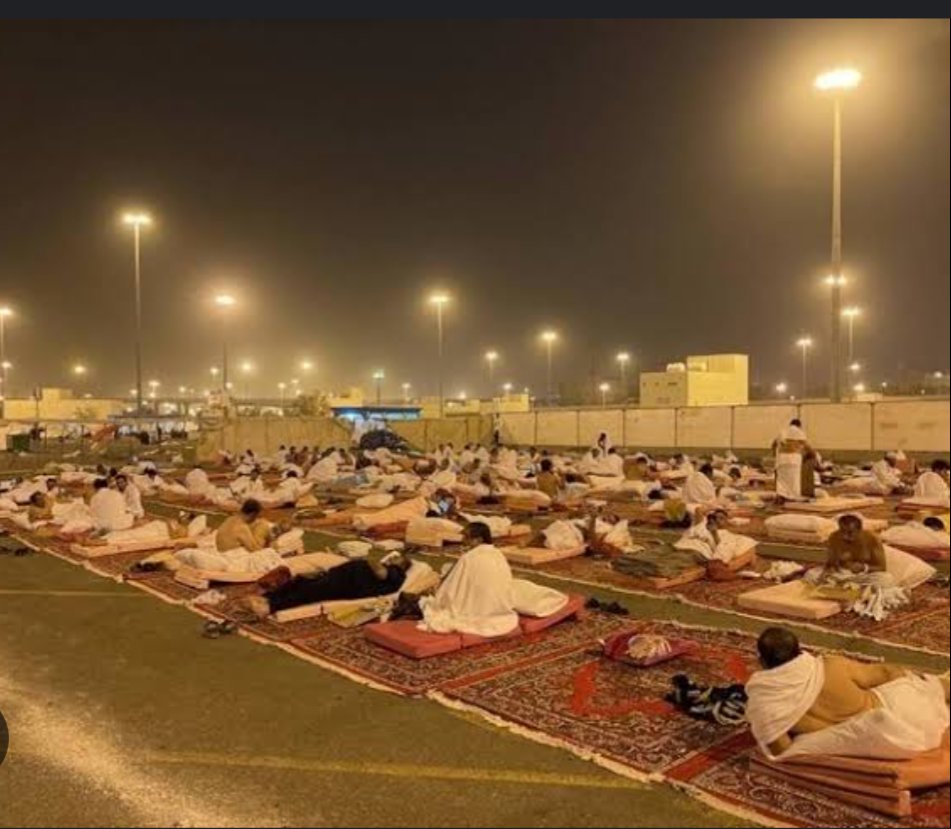 291Mansoor's tweet photo. @WokePandemic Oh hello the facilities are world class only, this is one of the processes in haj. where every pilgrim needs to sleep in open air within certain boundaries of the muzdalifa area for a few hours. U are just sharing a few seconds of video to run your propaganda like a Joker https://t.co/wUSTMVVifn
