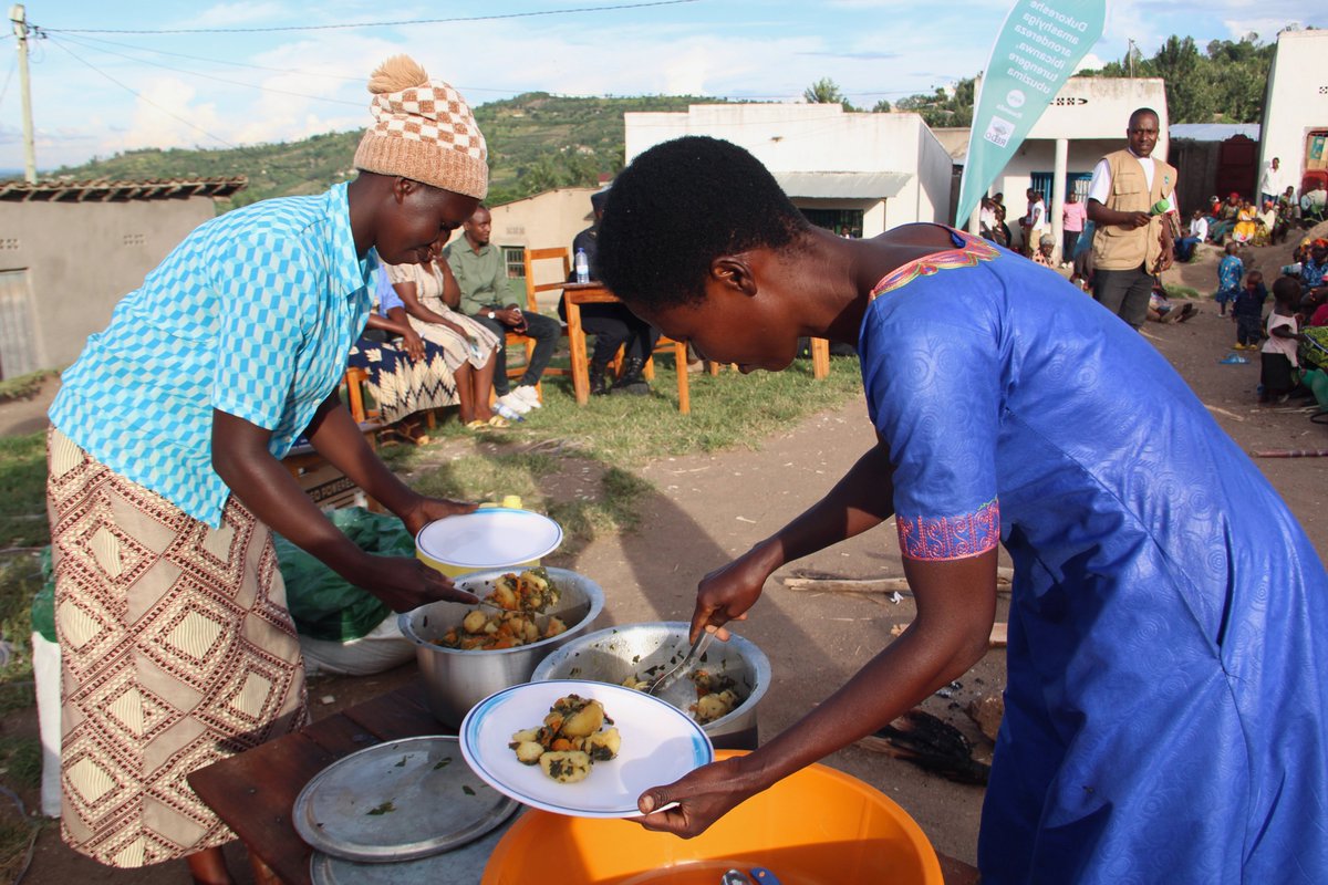 AVSI Rwanda (@avsirwanda) on Twitter photo As part of Environmental Week, #AVSIRwanda showed the benefits of Improved Cookstoves vs traditional fires. Less smoke, less fuel, healthier homes. With support from <a href="/MASE_IT/">Ministero Ambiente e Sicurezza Energetica</a> . #CleanCooking #AVSI #PeopleForDevelopment As part of Environmental Week, #AVSIRwanda showed the benefits of Improved Cookstoves vs traditional fires. Less smoke, less fuel, healthier homes. With support from <a href="/MASE_IT/">Ministero Ambiente e Sicurezza Energetica</a> . #CleanCooking #AVSI #PeopleForDevelopment