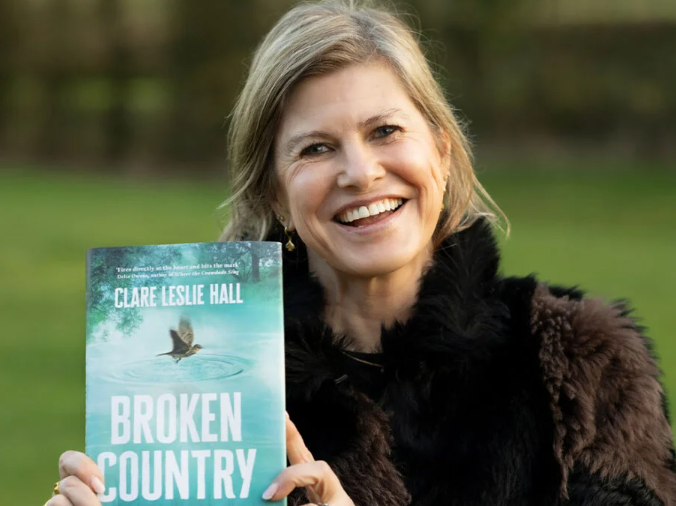 VictoriaSelman's tweet image. ...and we're back!!! 🍾
Season 8 #OnTheSofaWithVictoria #CrimeTimeFM kicks off in *style* with a discussion on crime and the courtroom with CLAIRE LESLIE HALL #BrokenCountry + GUY MORPHUS #ATrialInThreeActs
🔗 pod.fo/e/2d7c2b