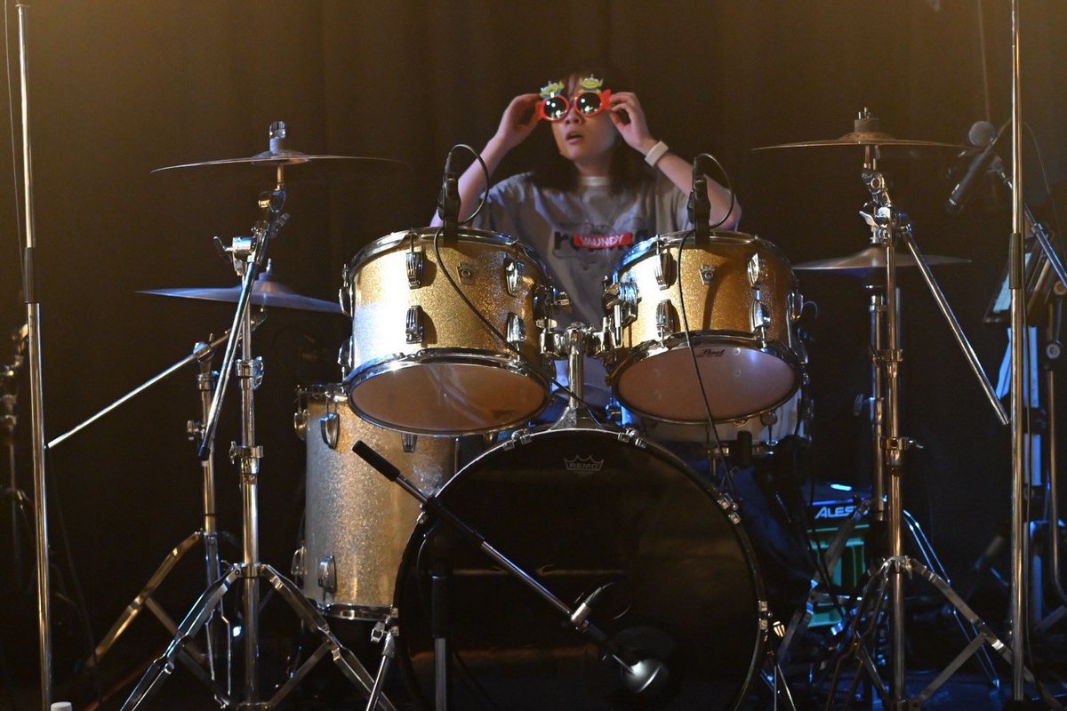 blueleaf_drums's tweet photo. 【チームともだち】
1.不可幸力
2.裸の勇者
3.tokimeki
4.逆光
5.花占い
6.しわあわせ
アンコール.怪獣の花唄

📷photo by @Saku_38_Bass https://t.co/WsRfvDkYjP