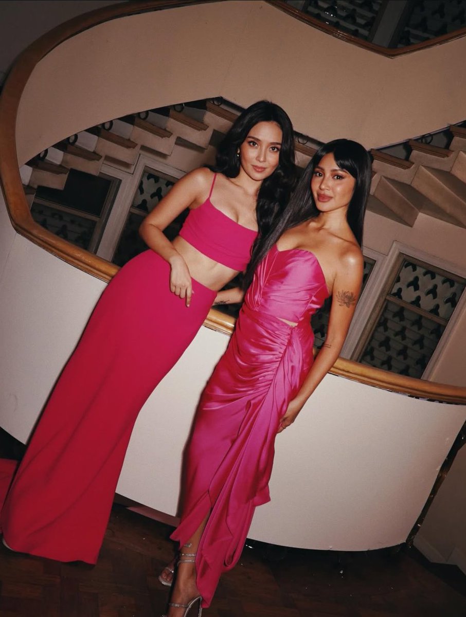 bernardrool's tweet photo. KATHDINE IN ONE FRAME OH GOD I USED TO PRAY FOR TIMES LIKE THIS https://t.co/qzyJ1mgrKg