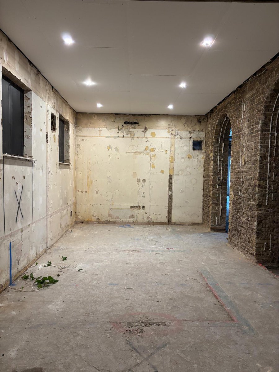 👀 Spot the difference 👀

When one of our clients was considering Lumi-Plugin®, they wanted to get full buy in from each department.

So, we created a real life mock up comparing a traditional ceiling installation with one using Lumi-Plugin®.

 #LumiPlugin #ReimagineLighting