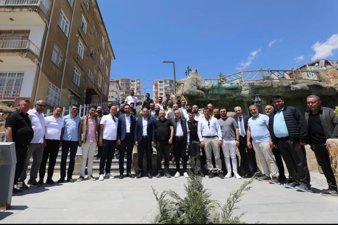 Niğde Müteahhitler Birliği (NİMBİR) olarak Sayın Belediye Başkanımız <a href="/baskanozdemirr/">Emrah Özdemir</a> beyefendinin misafiri olduk.🙋🏻‍♂️

Şehrimiz hakkında istişarelerde bulunduk.

Konuşulanlar Niğde’mize hayırlar getirsin inşallah.🧿