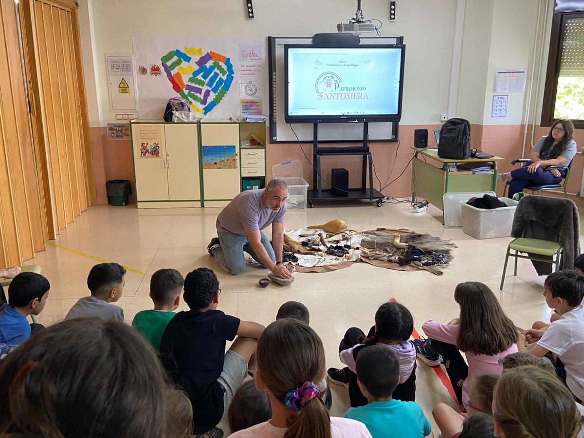 PSantomera's tweet image. Taller de Prehistoria y Arqueología en el Ceip Fuensanta Caravaca Hernández Santomera. Los alumnos de 4º viajaron en el tiempo para convertirse en auténticos cavernícolas. Se acerca el final de curso, y con él, el cierre de estos talleres.