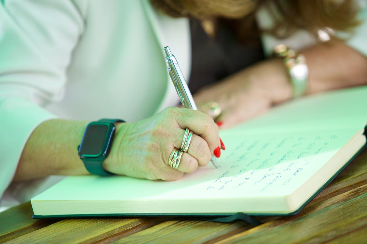 Con el nuevo aulario y la bioclimatización gracias a casi un 1M€ de inversión hemos conseguido que el CEIP Padre Manjón de Bormujos esté en buenas condiciones, que es lo que queremos para todos los centros de Andalucía. Hoy lo he visitado junto a la alcaldesa, Lola Romero.
