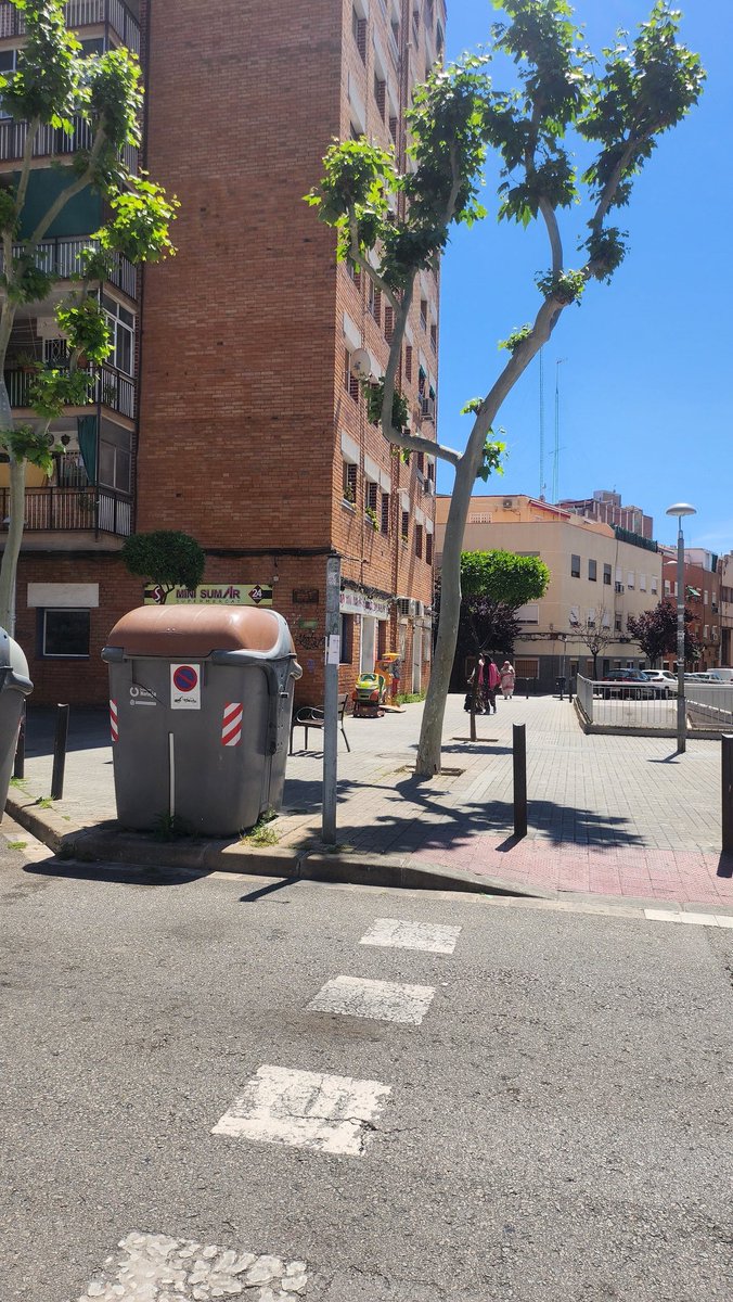 Sin semáforo hace 1 mes en la av Marques de sant mori y sagrada familia de Badalona y el municipio no hace nada