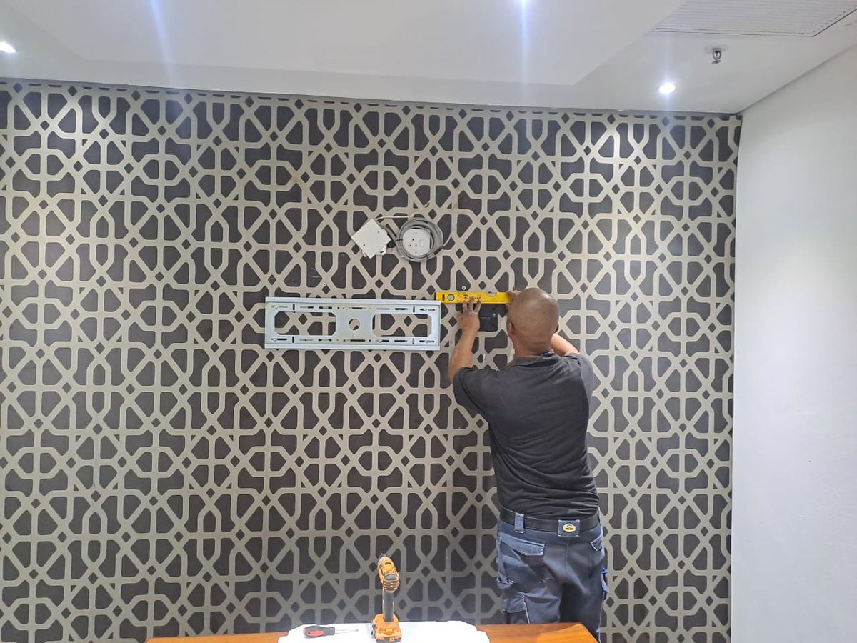 GaldonData's tweet image. 📺 BEFORE | DURING | AFTER

Another sleek install by TechSonic Pty Ltd! 🔧✅

From blank wall ➡️ pro AV setup in no time.
Perfectly mounted, ready for meetings &amp;amp; more!

📞 086 128 2828
📧 sales@techsonic.co.za
#TechSonic #AVInstallation