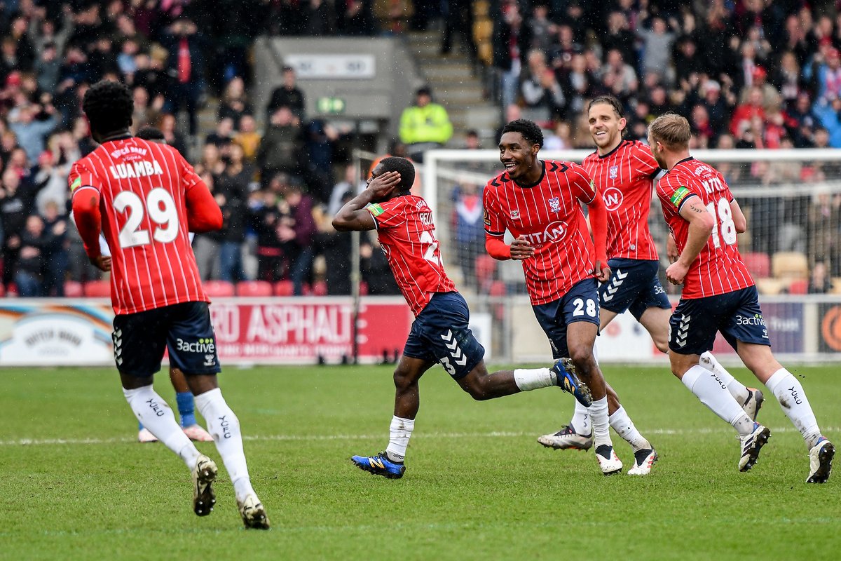 YorkCityFC's tweet photo. 📊 Unbeaten against the Latics this season.

Let's keep it up this evening. 💪

#YCFC 🔴🔵 https://t.co/yfFjxW5Mc1