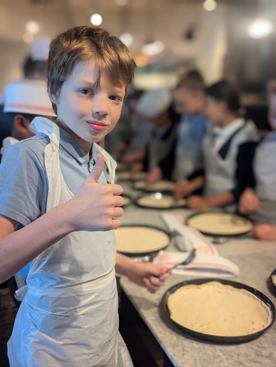 OurLadysCP's tweet image. Thank you so much to @PizzaExpress for an incredible morning 🍕 The Resorts World team were so accommodating, knowledgeable and engaging 🙏 #CatholicLife #CommonGood @Our