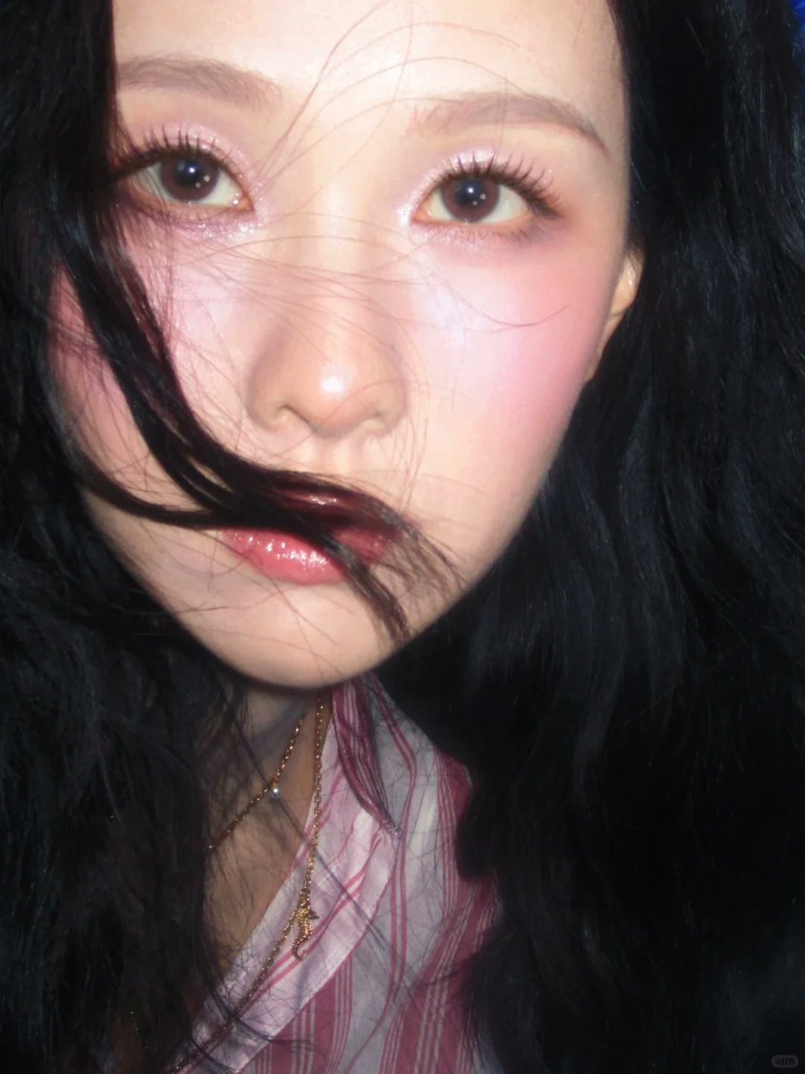 duduling1018's tweet photo. wang yafei (makeup artist): pink amethyst crystal jelly look for #chenduling https://t.co/Ai5wv3vj2C